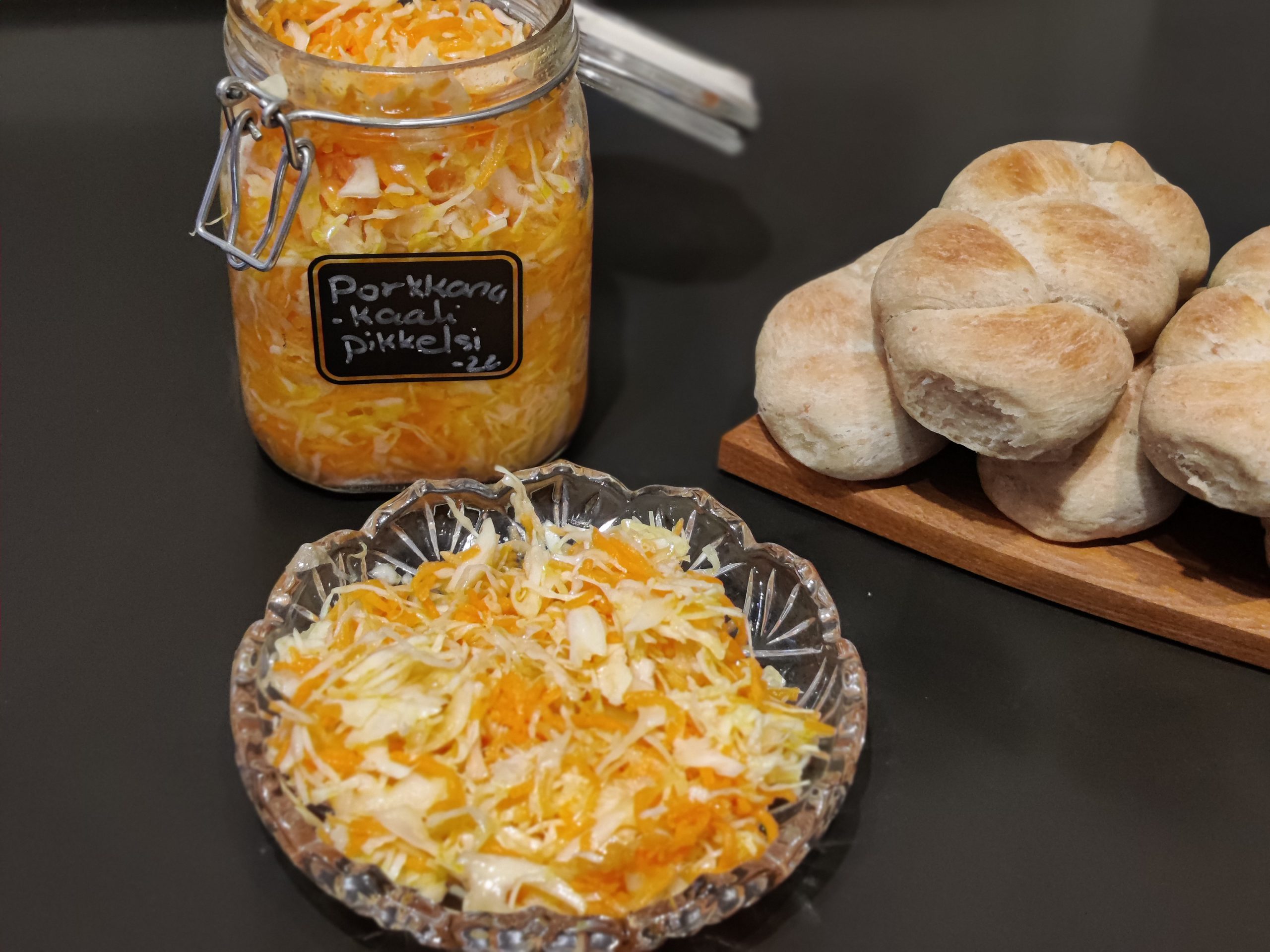 Kaali-porkkanasalaatti • Vegaani Koti